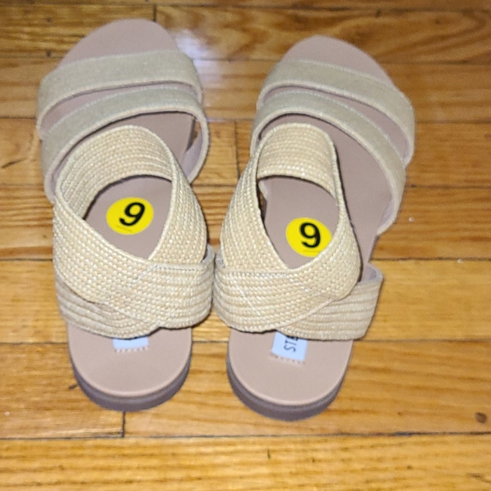 Flats - Picture 4 of 4